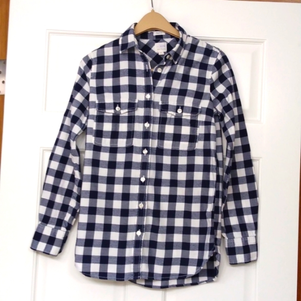 J CREW NAVY & WHITE PERFECT FIT BUTTON FRONT SHIRT